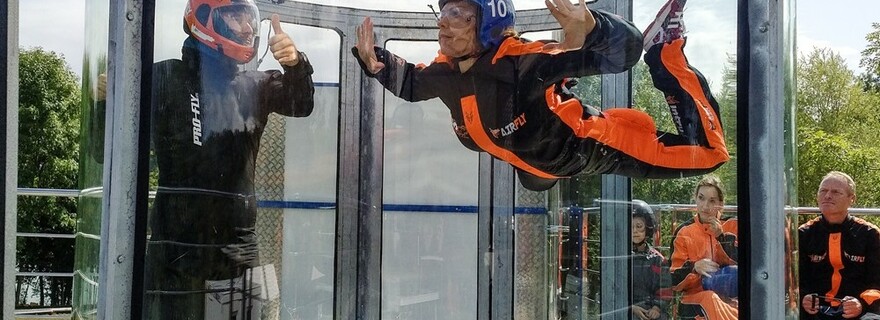 Klasický nebo indoor skydiving? Který je pro vás lepší?