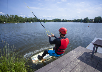 Wakeboarding - prkno na vodě