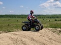 Rodinná jízda v terénu na ATV čtyřkolce