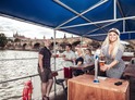 Beerboat: Pivní plavba šlapadlem na Vltavě 