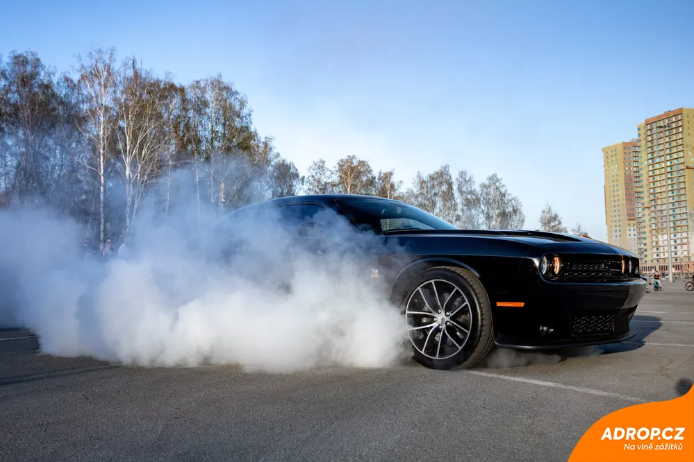 A ride in the Dodge Challenger SRT Hellcat Widebody from 48 EUR | Adrop.cz