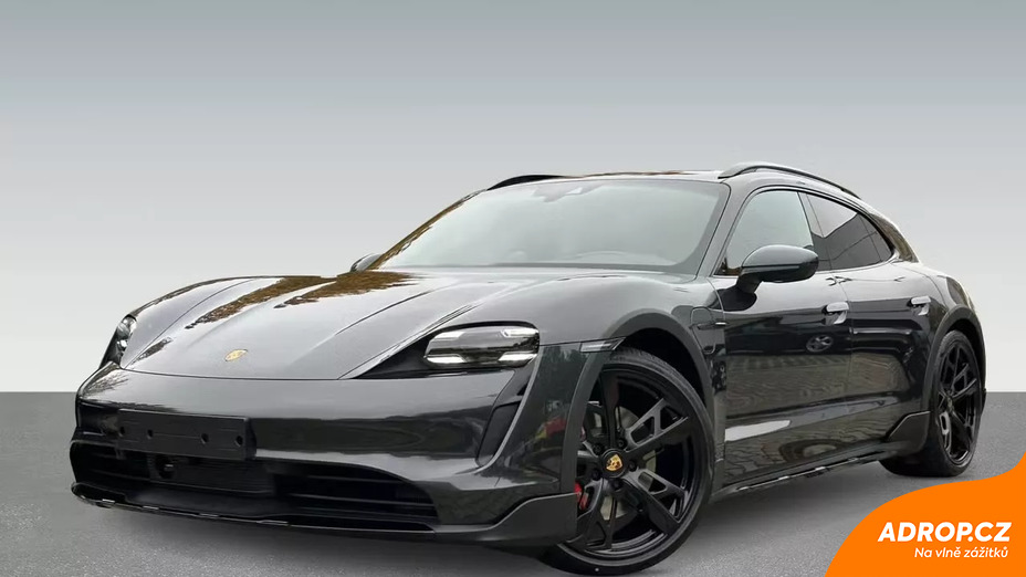 Jízda Porsche Taycan Cross Turismo 4s na polygonu v Hradci Králové