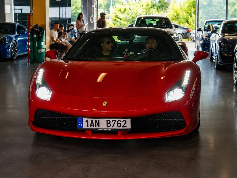 Zážitek - Jízda ve Ferrari 458 Italia na polygonu Zážitky Jihomoravský kraj: Od adrenalinu po wellness