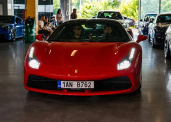 Jízda ve Ferrari 458 Italia na polygonu, Brno