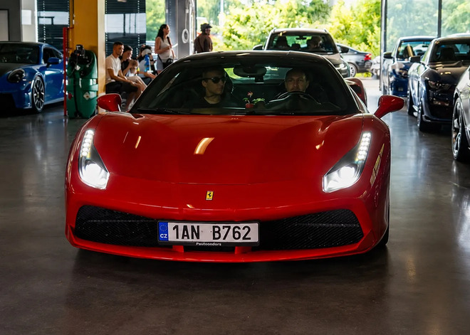 Jízda ve Ferrari 458 Italia na polygonu, Brno
