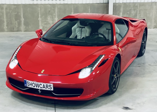 Jízda ve Ferrari 458 Italia na závodním okruhu, Most