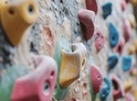 Individueller Kletterparcours an künstlicher Wand