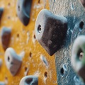Gruppenkletterkurs an einer künstlichen Wand