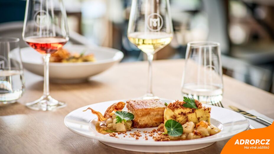 Čtyřchodové menu včetně párování nápojů pro 2 osoby + Láhev vína