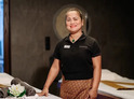 Relaxační rituály s terapií červeným světlem a masáží