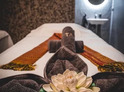 Relaxační rituály s terapií červeným světlem a masáží