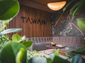 Relaxační rituály s terapií červeným světlem a masáží