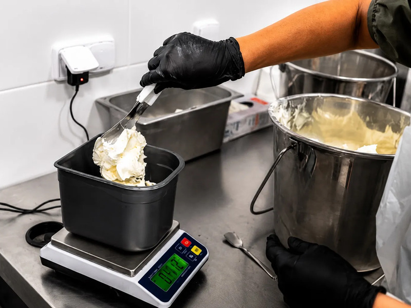 Zážitek - Vyrobte si vlastní pravé italské gelato a odneste si domů 5 litrů Co dělat v Praze? Vyrazte za zážitky