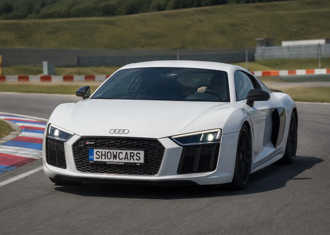 Jízda v Audi R8 na polygonu Most