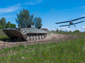 Jízda v BVP a vyhlídkový let Antonovem AN-2 nad vojenskou technikou