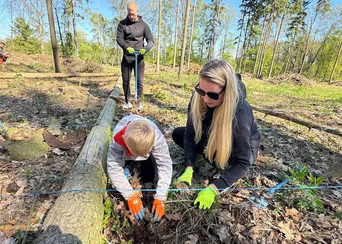 Rodinné sázení stromů: Zasaďte společně vlastní les