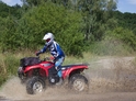 Čtyřkolka ATV projede terénem jakoby nic