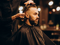 Úprava vousů a vlasů v Barber Shopu