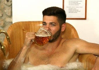 Kąpiel piwna z nielimitowanym piwem Bernard