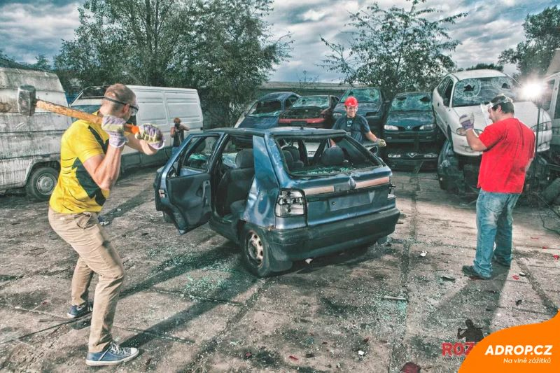 Tandemový seskok, bungee jumping, 60 minut v hororu nebo noc v zoo: Co pro vás znamená bláznivý zážitek? Tandemový seskok, bungee jumping, 60 minut v hororu nebo noc v zoo: Co pro vás znamená bláznivý zážitek?