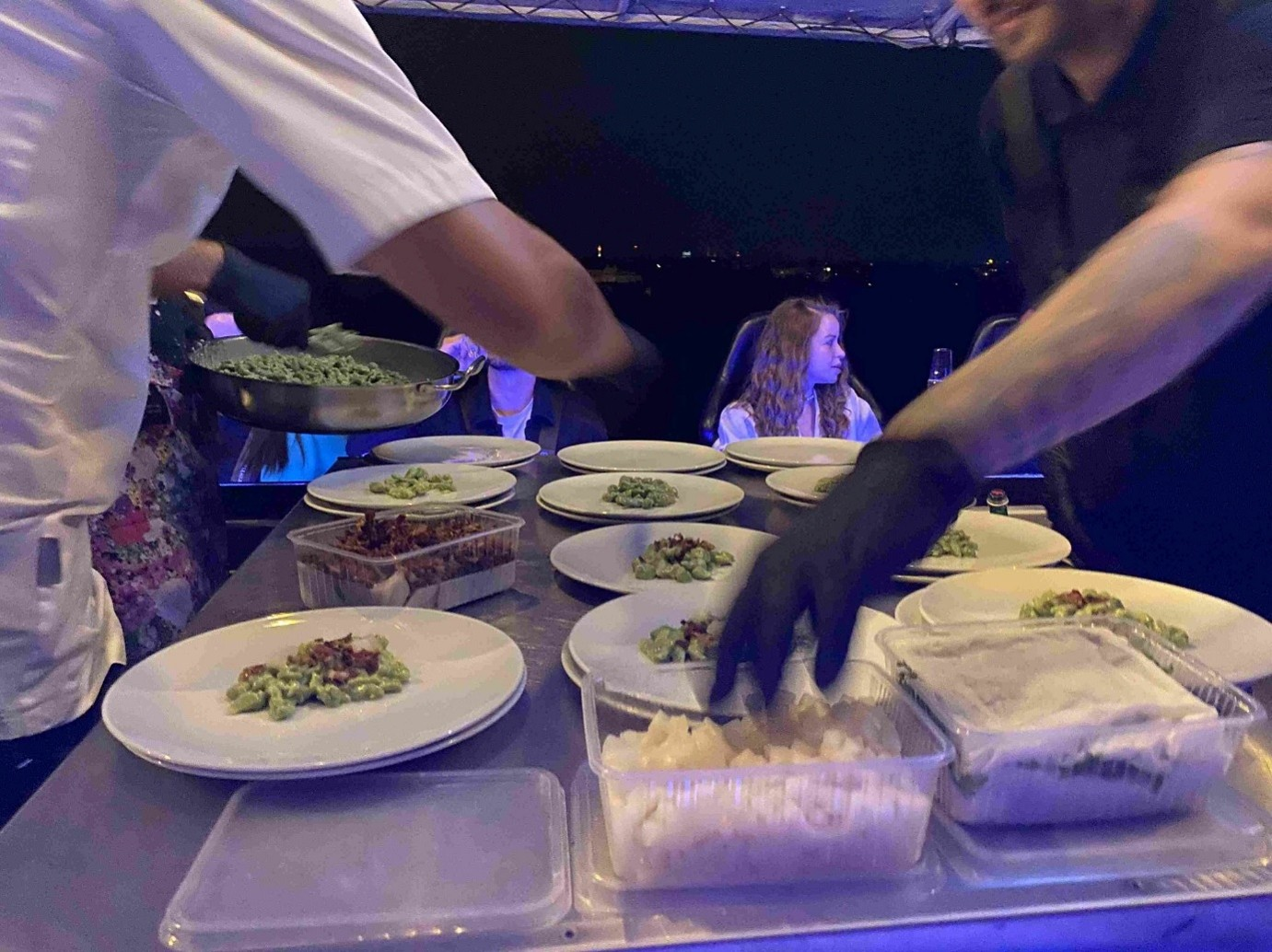 dinner in the sky jidlo