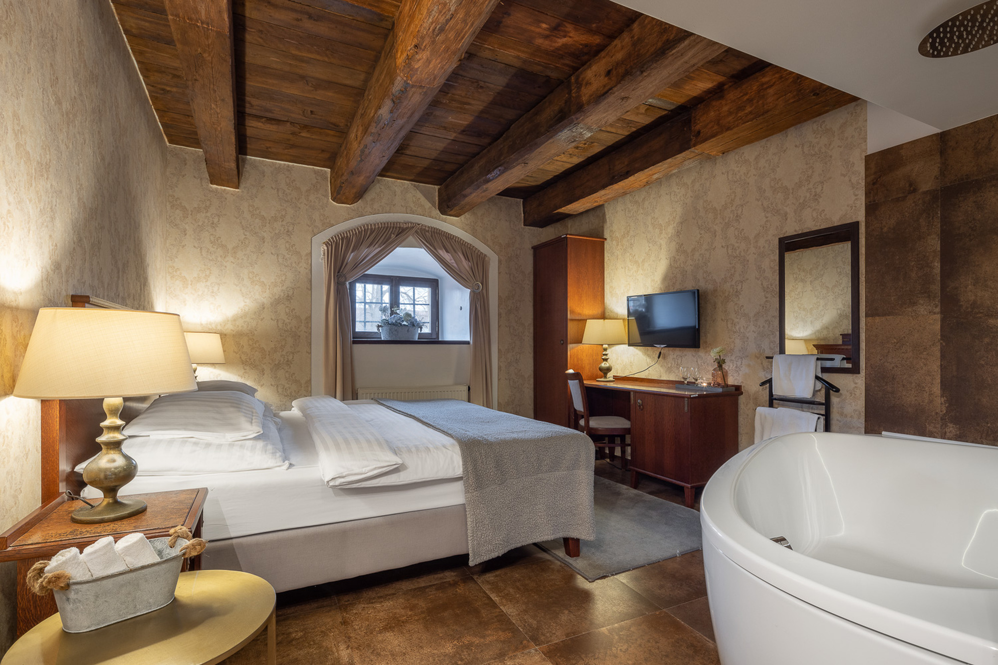 Romantick&yacute; pobyt pro dva v z&aacute;meck&eacute;m hotelu Ctěnice Praha