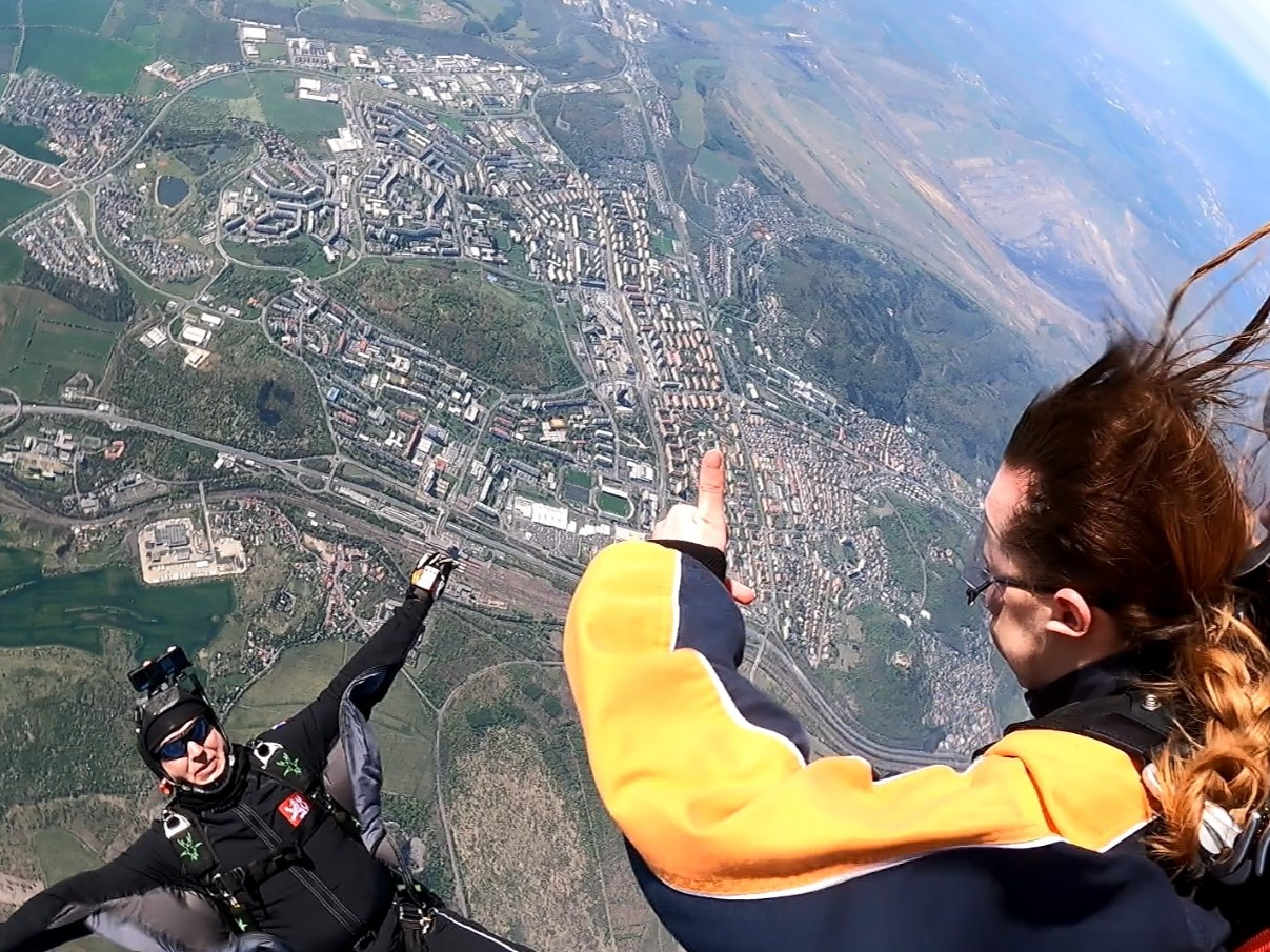 tandemový seskok padákem - videozáznam tandemový seskok padákem - videozáznam