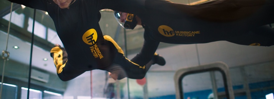 Klasický alebo indoor skydiving? Ktorý je pre vás lepší?