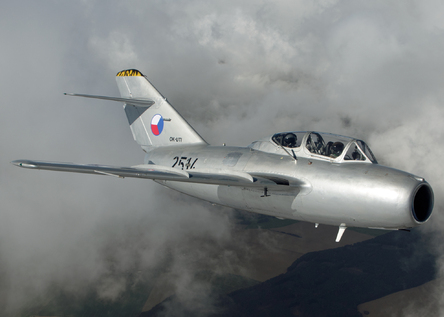 Zoznamovací let českou stíhačkou MiG-15