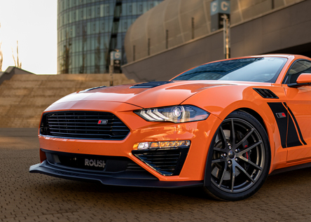 Jazda na Ford Mustang Roush v premávke