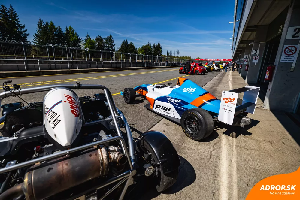 Jazda na Ariel Atom vs. formula F4 na letisku v Trenčíne od 339,00 ...