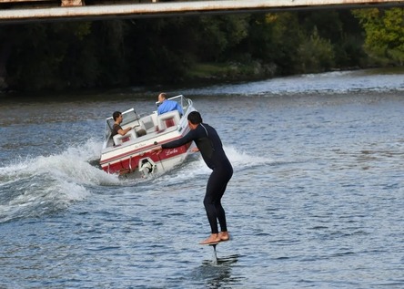 Wakefoiling