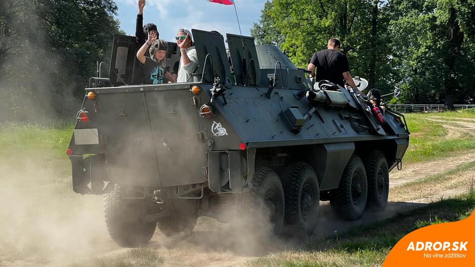 Jazda obrneným transportérom OT-64 SKOT a prehliadka techniky