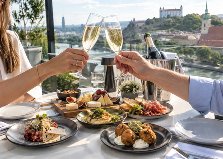 Aperitivo v Skybare: 3× snack a Champagne pre dvoch
