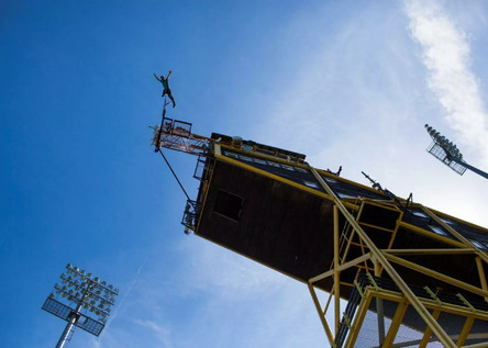 Bungee jumping z televíznej veže