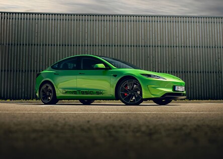 Jazda na Tesle Model 3 Highland Performance